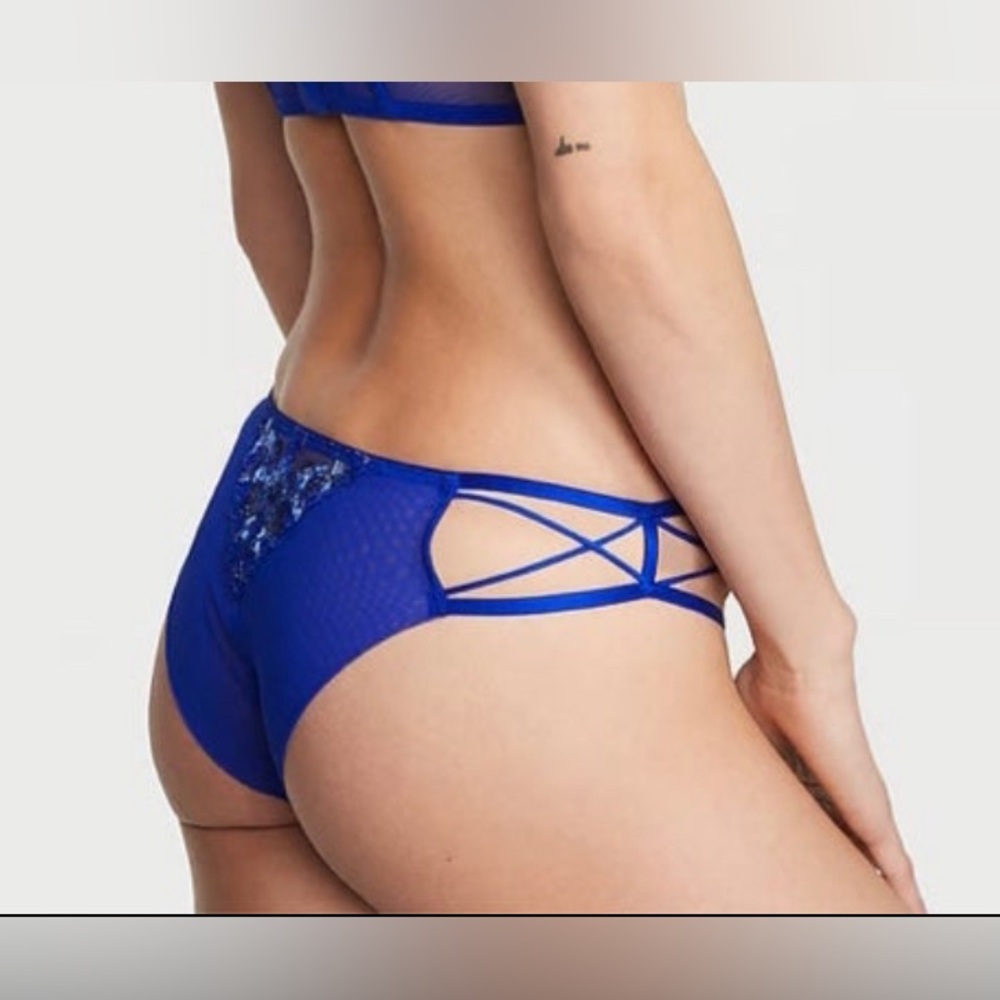 Victoria’s Secret vintage very sexy strappy lace v string cheeky panty